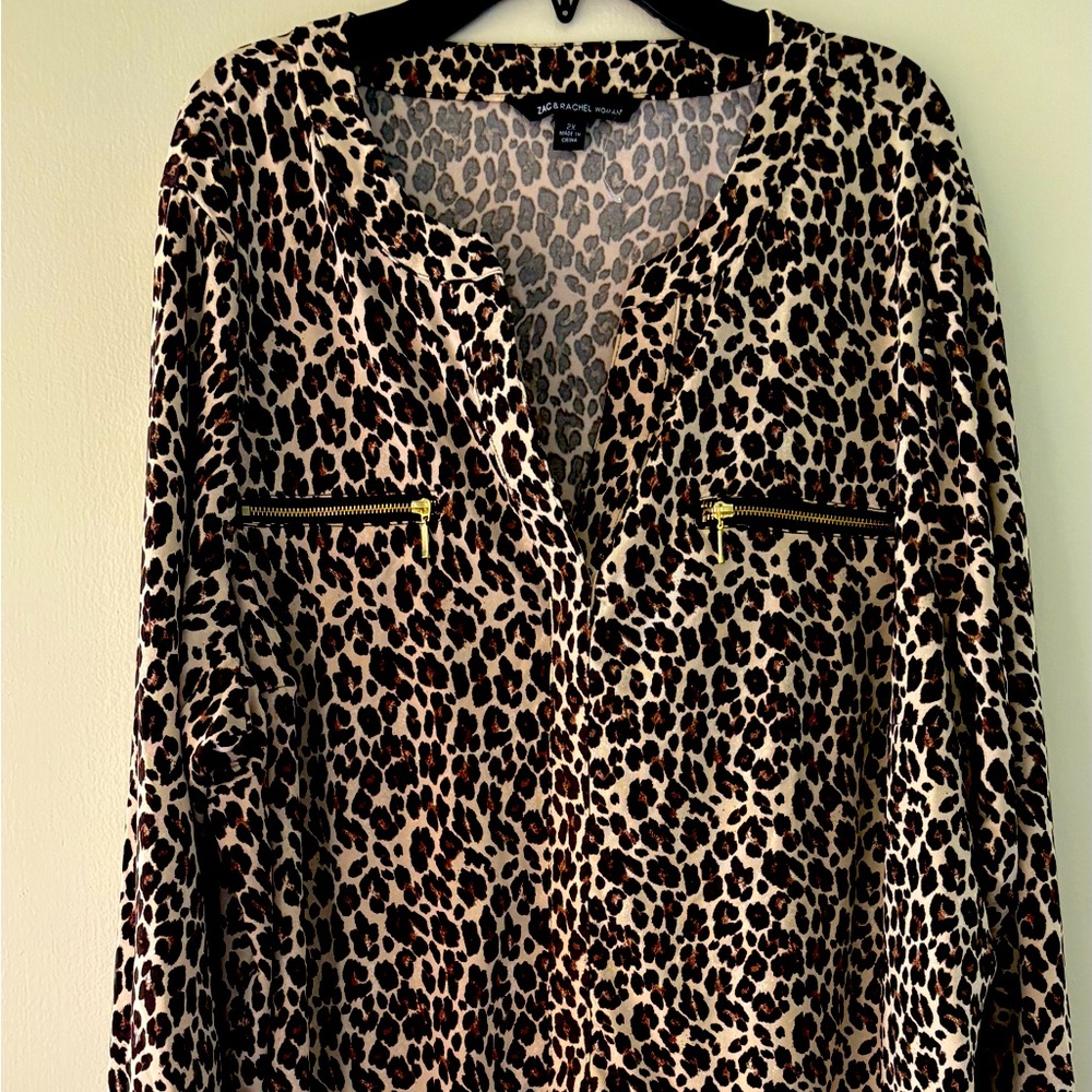 EUC Zac & Rachel Woman Leopard Print Blouse with Zipper Accents
